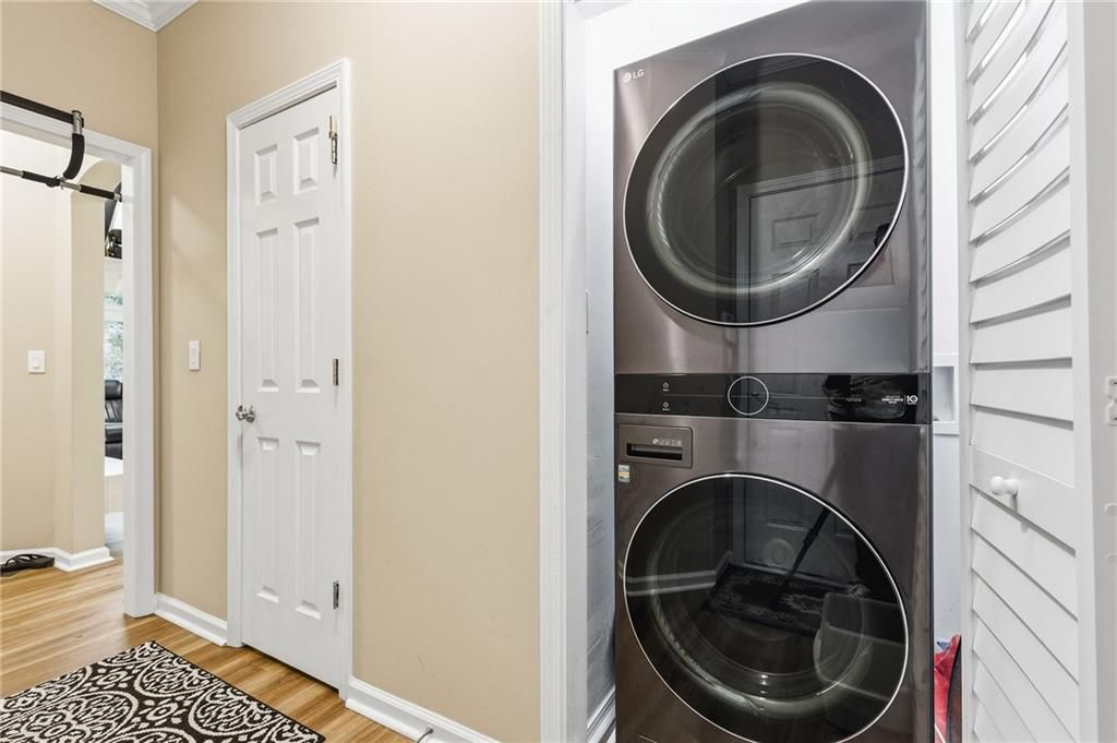Image 21 of property listing at 2436 Fontainebleau Drive, Dunwoody, GA 30360