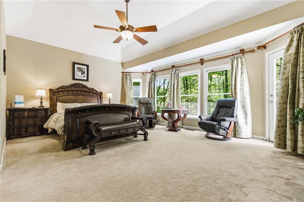 Image 22 of property listing at 2436 Fontainebleau Drive, Dunwoody, GA 30360