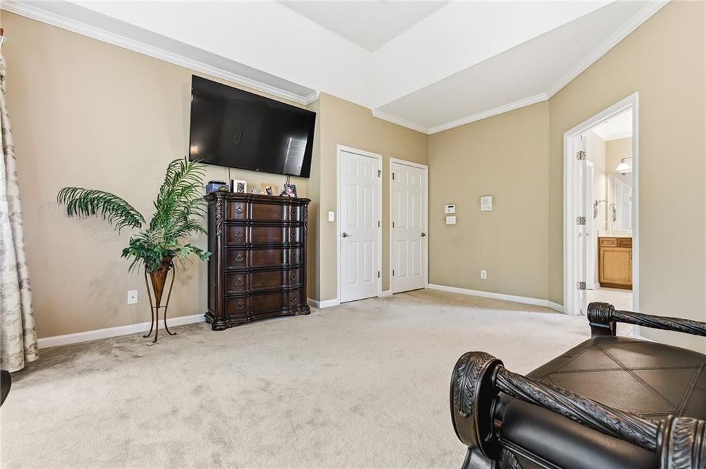 Image 24 of property listing at 2436 Fontainebleau Drive, Dunwoody, GA 30360