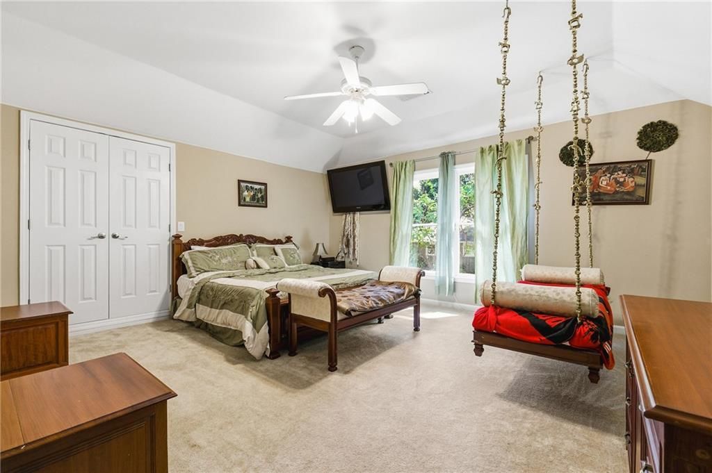 Image 30 of property listing at 2436 Fontainebleau Drive, Dunwoody, GA 30360