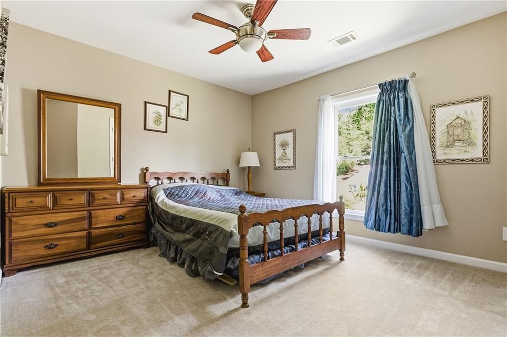 Image 33 of property listing at 2436 Fontainebleau Drive, Dunwoody, GA 30360