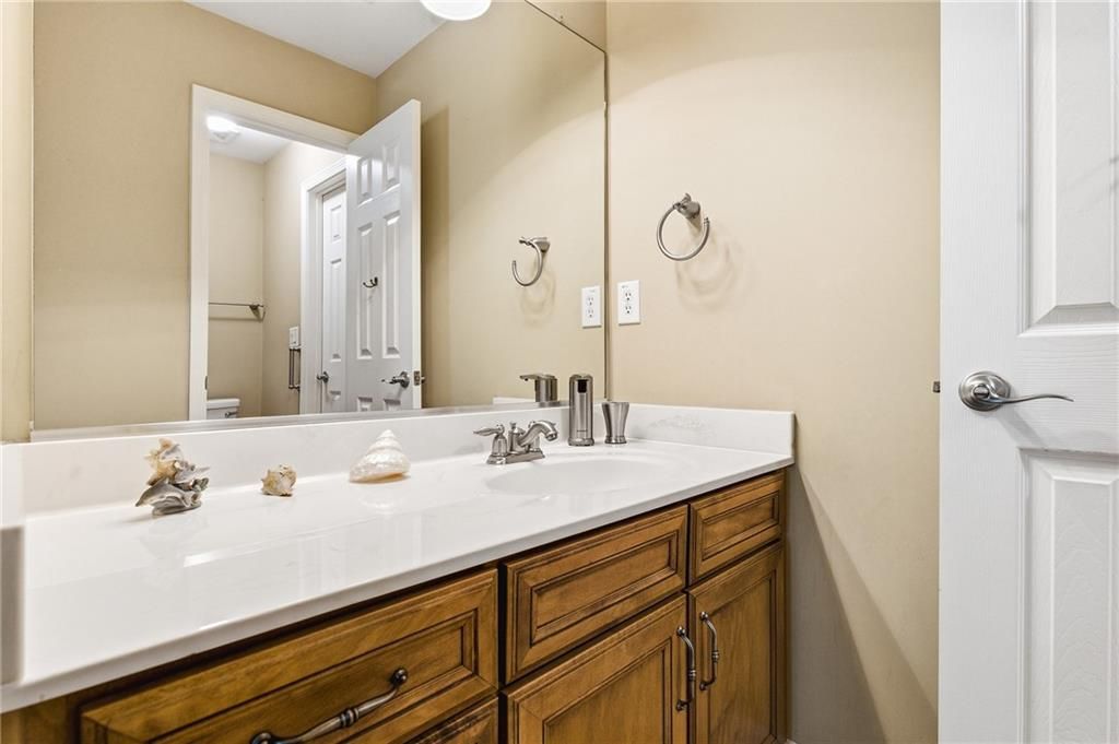 Image 35 of property listing at 2436 Fontainebleau Drive, Dunwoody, GA 30360