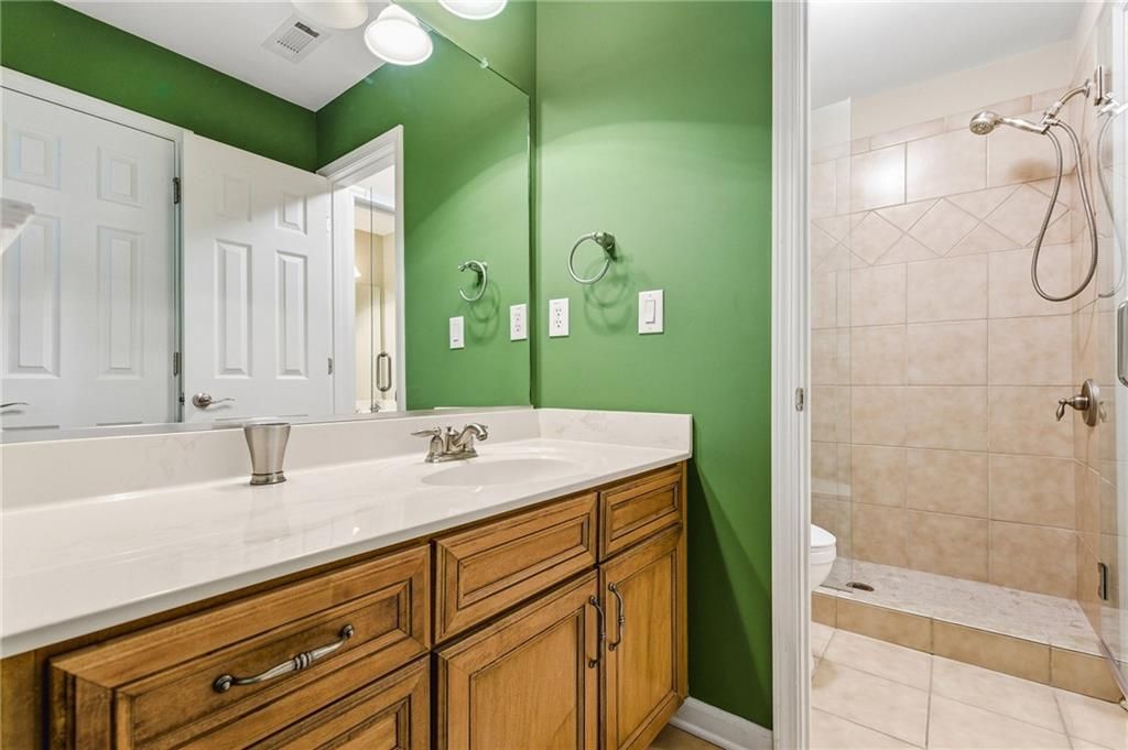 Image 38 of property listing at 2436 Fontainebleau Drive, Dunwoody, GA 30360