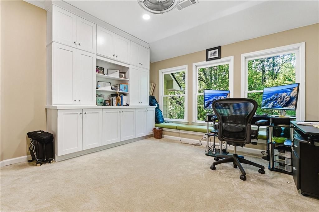 Image 40 of property listing at 2436 Fontainebleau Drive, Dunwoody, GA 30360