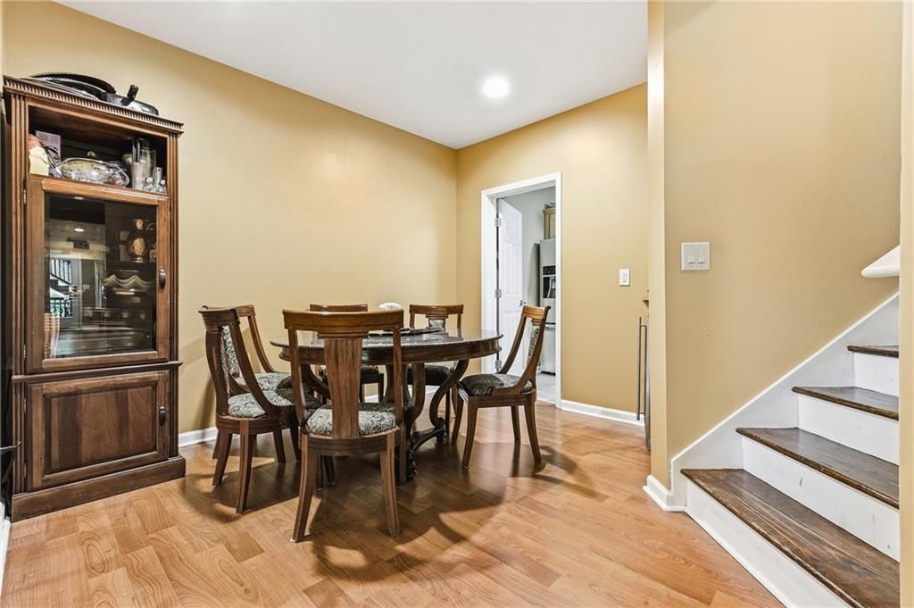 Image 41 of property listing at 2436 Fontainebleau Drive, Dunwoody, GA 30360