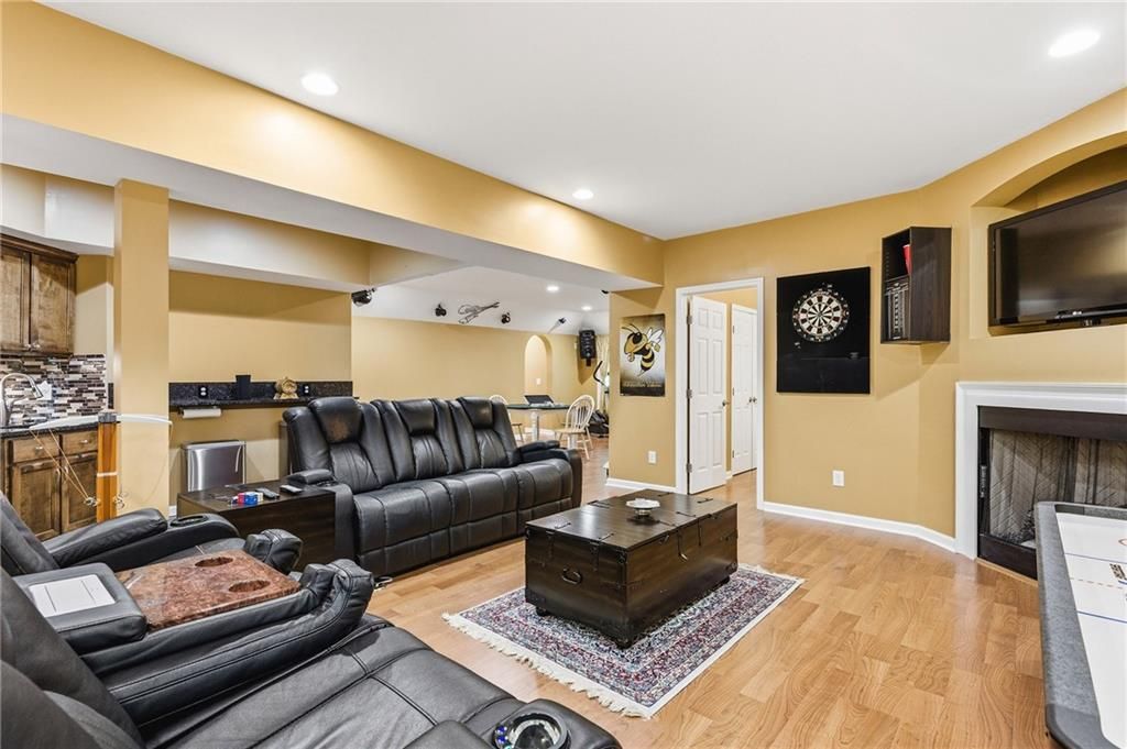 Image 44 of property listing at 2436 Fontainebleau Drive, Dunwoody, GA 30360