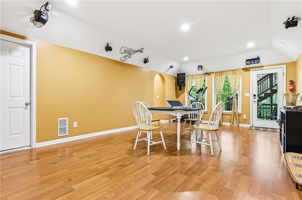Image 47 of property listing at 2436 Fontainebleau Drive, Dunwoody, GA 30360