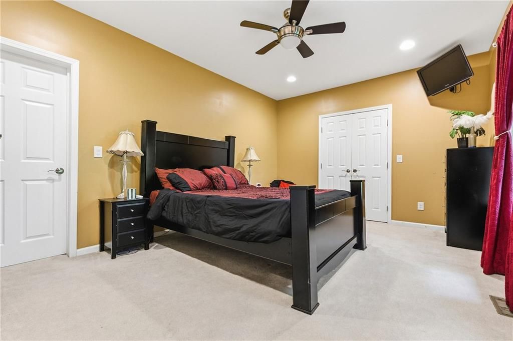 Image 50 of property listing at 2436 Fontainebleau Drive, Dunwoody, GA 30360