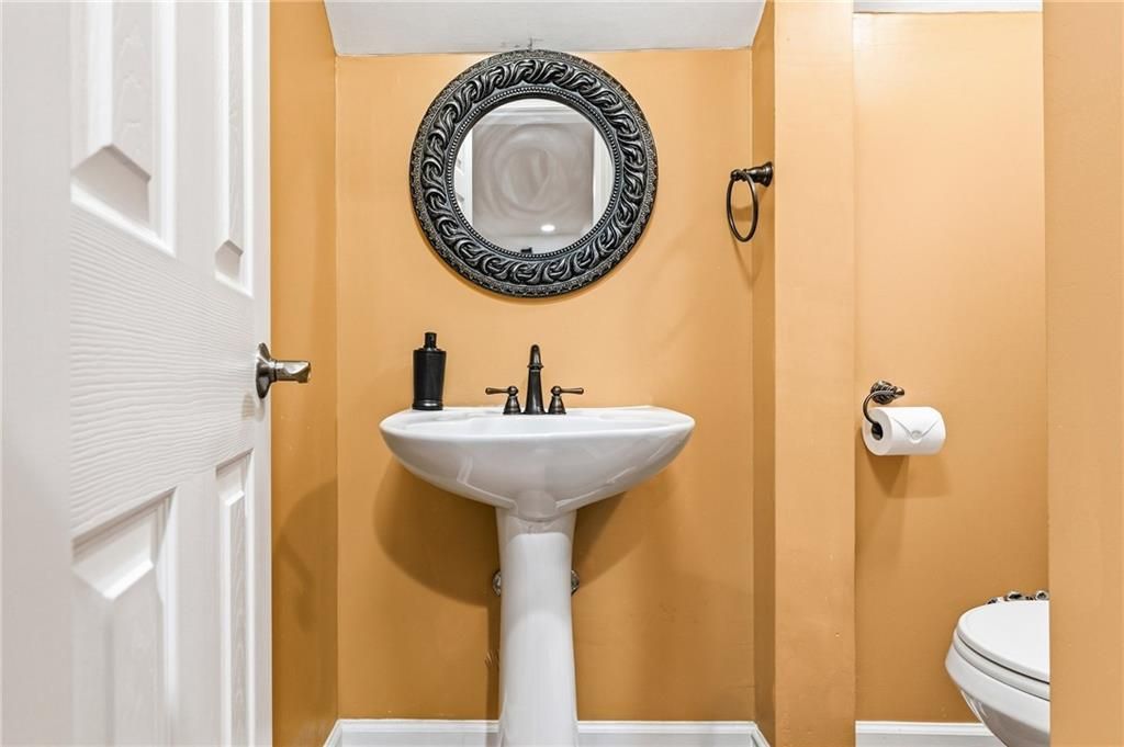 Image 52 of property listing at 2436 Fontainebleau Drive, Dunwoody, GA 30360