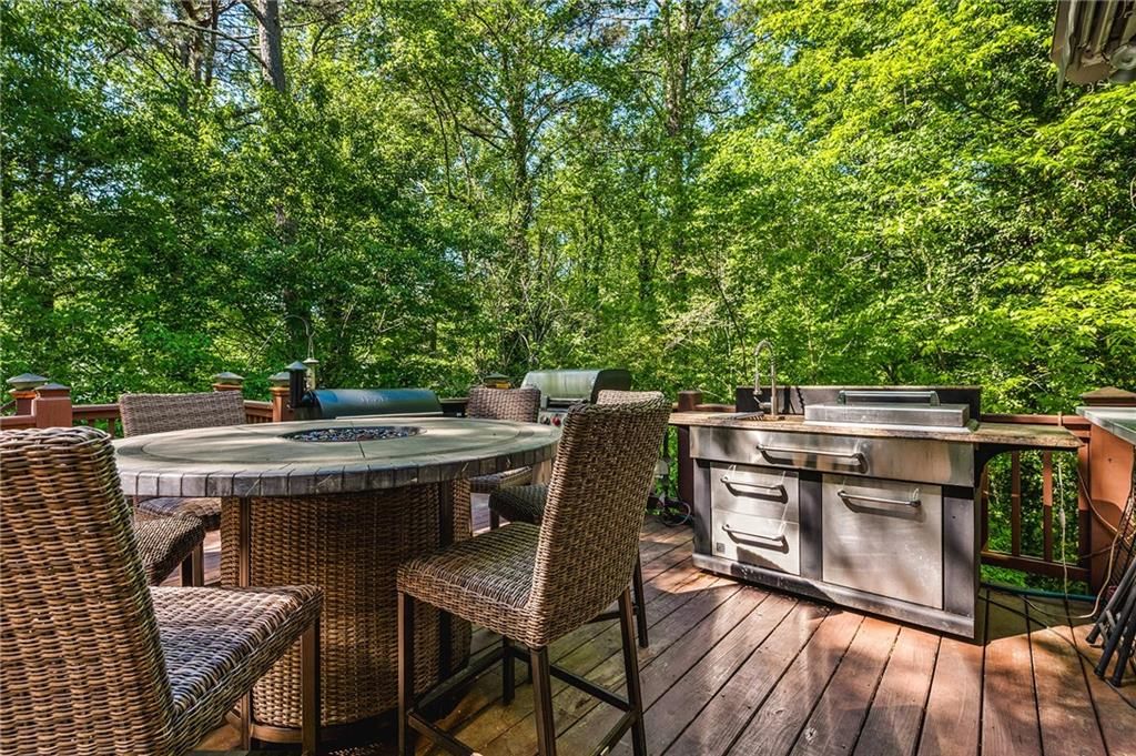 Image 58 of property listing at 2436 Fontainebleau Drive, Dunwoody, GA 30360