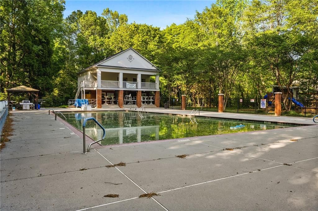 Image 65 of property listing at 2436 Fontainebleau Drive, Dunwoody, GA 30360