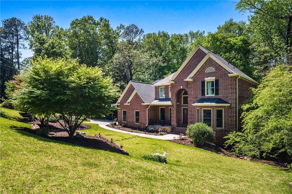 Image 71 of property listing at 2436 Fontainebleau Drive, Dunwoody, GA 30360