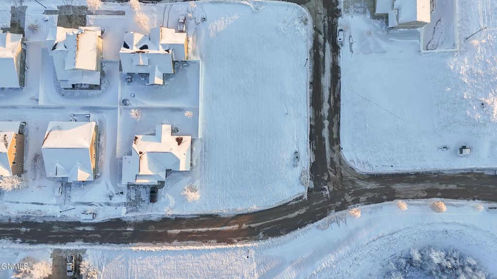 504 70th Street E, Williston, ND 58801 photo 4