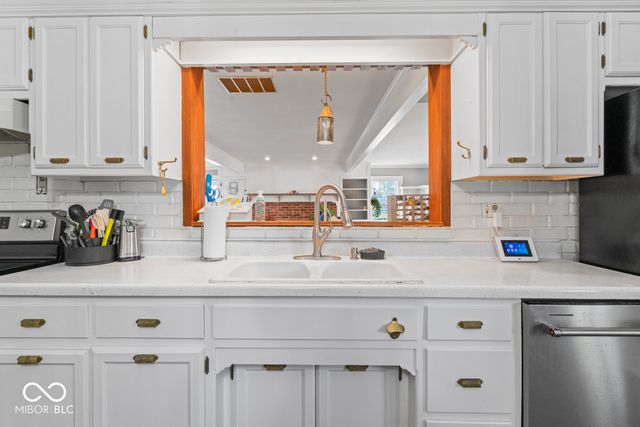 6908 Mendenhall Road, Indianapolis, IN 46221