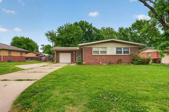 830 Anita Dr, Haysville, KS 67060