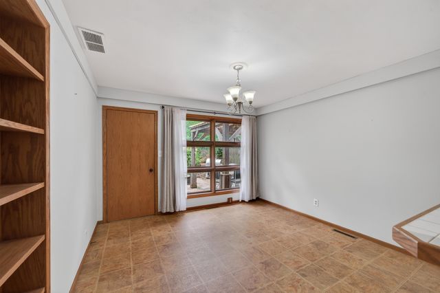 830 Anita Dr, Haysville, KS 67060