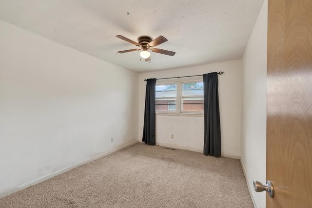 830 Anita Dr, Haysville, KS 67060