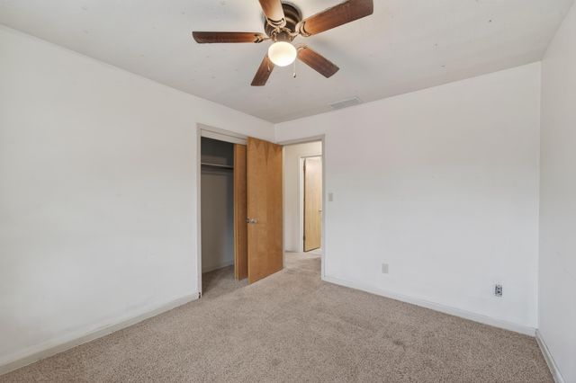 830 Anita Dr, Haysville, KS 67060