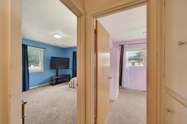 830 Anita Dr, Haysville, KS 67060