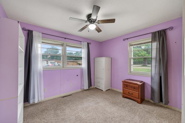 830 Anita Dr, Haysville, KS 67060