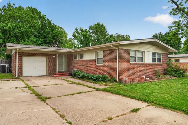 830 Anita Dr, Haysville, KS 67060