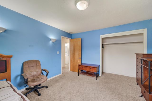 830 Anita Dr, Haysville, KS 67060