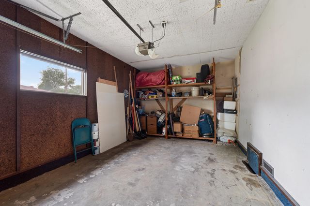 830 Anita Dr, Haysville, KS 67060