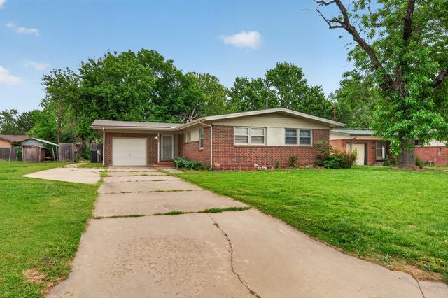 830 Anita Dr, Haysville, KS 67060