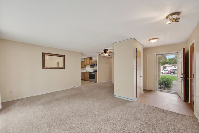 830 Anita Dr, Haysville, KS 67060