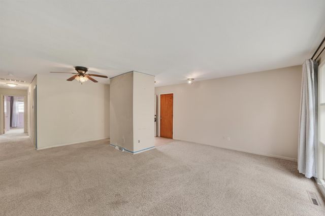 830 Anita Dr, Haysville, KS 67060