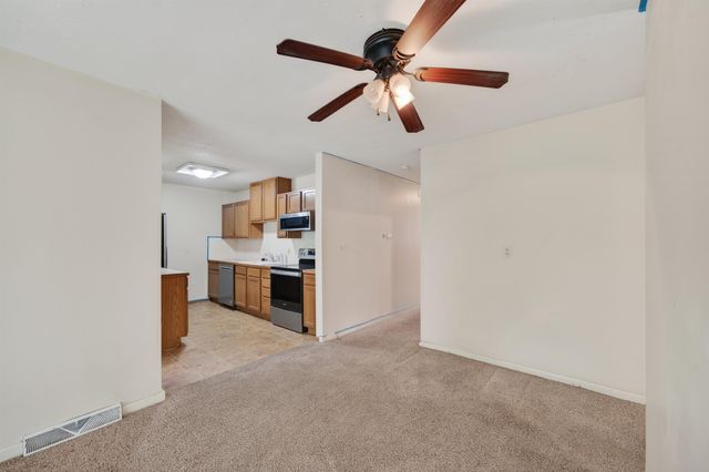 830 Anita Dr, Haysville, KS 67060