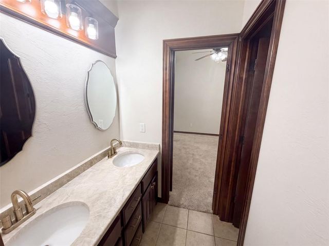 1017 W Camellia Way, Mustang, OK 73064