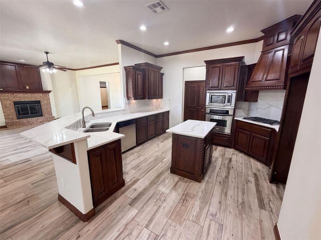 1017 W Camellia Way, Mustang, OK 73064