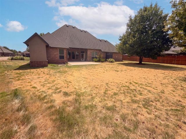 1017 W Camellia Way, Mustang, OK 73064