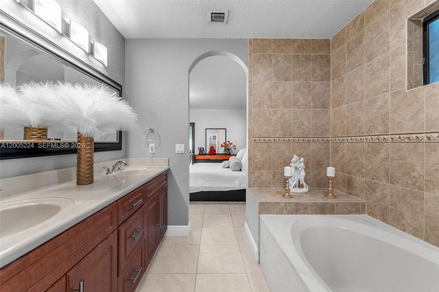 3160 SW 142nd Ave, Miami, FL 33175