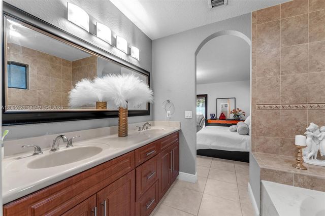 3160 SW 142nd Ave, Miami, FL 33175