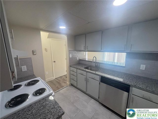5 Stonewood Place, Catasauqua Boro, PA 18032