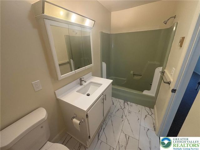 5 Stonewood Place, Catasauqua Boro, PA 18032
