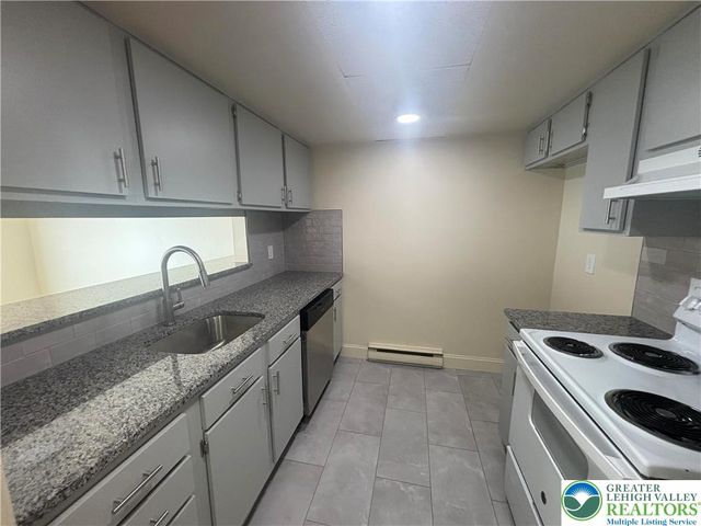 5 Stonewood Place, Catasauqua Boro, PA 18032