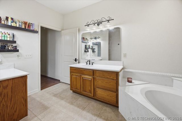 9112 N 139th East Avenue, Owasso, OK 74055