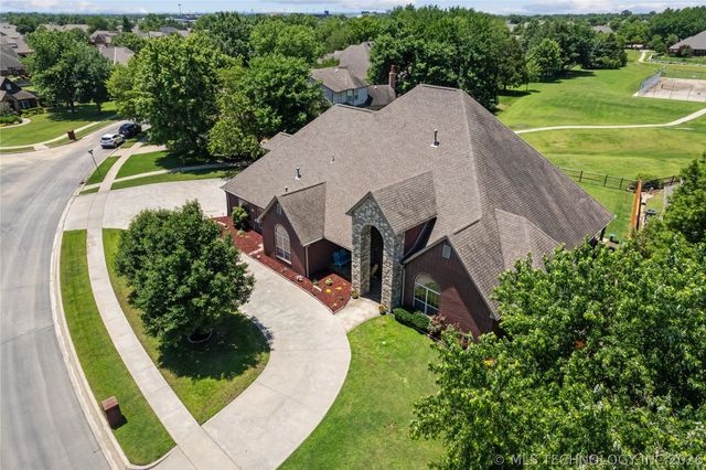 9112 N 139th East Avenue, Owasso, OK 74055