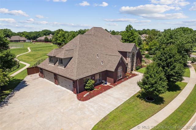 9112 N 139th East Avenue, Owasso, OK 74055