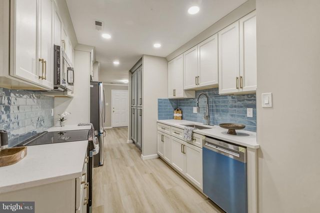 20 OLEANDER CT, Mount Laurel, NJ 08054