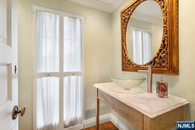 2 Canoe Lane, Roseland, NJ 07068