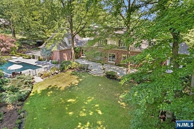 2 Canoe Lane, Roseland, NJ 07068