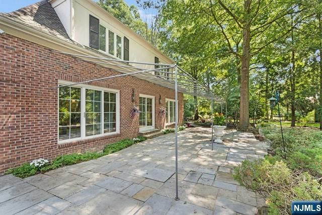 2 Canoe Lane, Roseland, NJ 07068