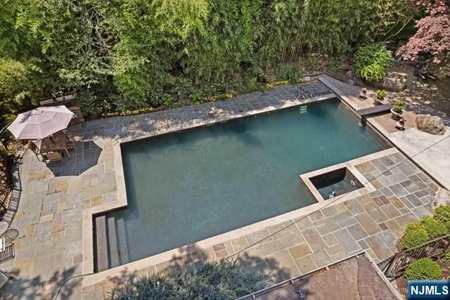 2 Canoe Lane, Roseland, NJ 07068