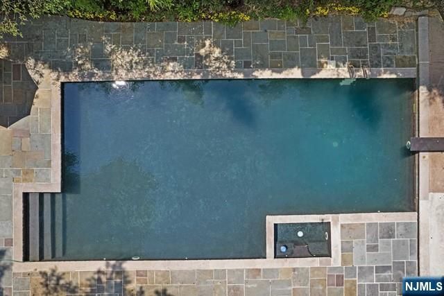 2 Canoe Lane, Roseland, NJ 07068