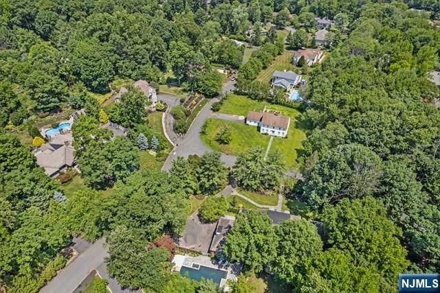 2 Canoe Lane, Roseland, NJ 07068