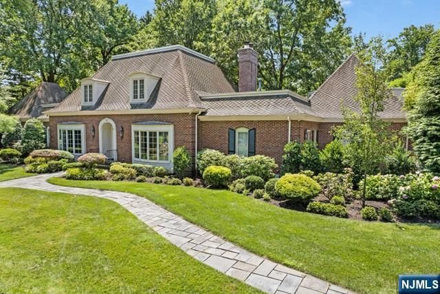 2 Canoe Lane, Roseland, NJ 07068